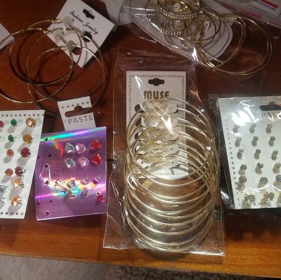 1 FREE PAIR OF FASHION EARRINGS WITH EVERY ORDER OVER $10 SALE! - Picture 2 of 7